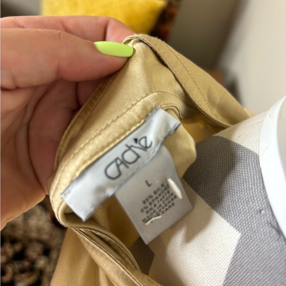 Gold cache button down top - Picture 3 of 3